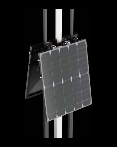 Panel solar plegable montado sobre el mástil de la GD-500