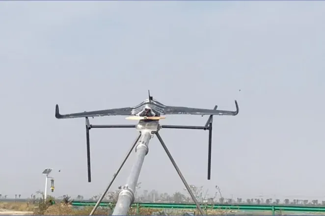 X8 montado en lanzador neumático listo para despegue